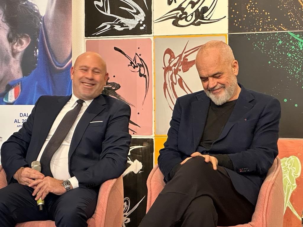 Talk durante l'inaugurazione